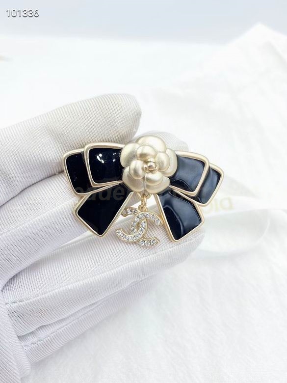 Chanel Brooch 330